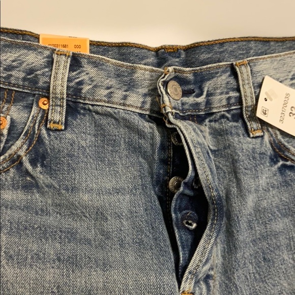 Distressed Levi jean shorts. BRAND NEW - Picture 6 of 6